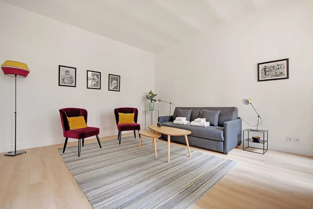 Authentic Apartment - 2br/4p - Monnaie