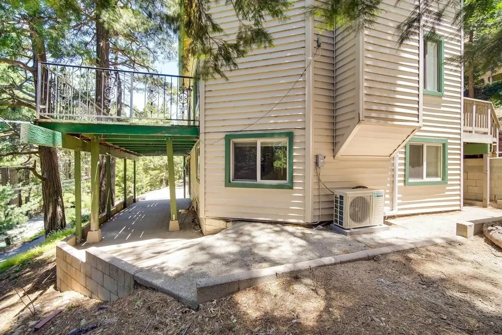 Cozy Crestline Getaway ~ 2 Mi to Lake Gregory