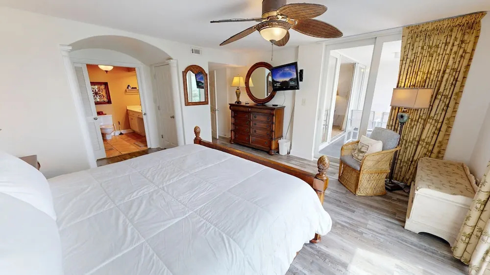Shoreline Towers 3093 2 Bedroom Condo