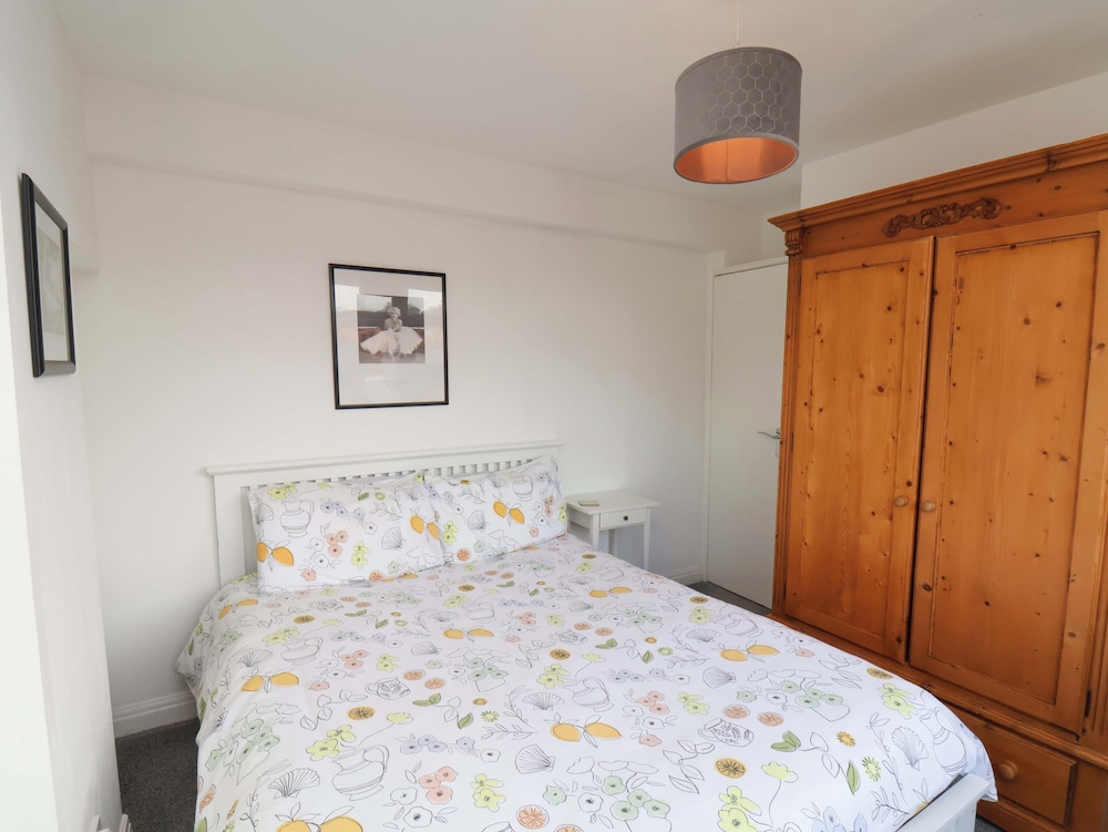 11 Peasholm Avenue