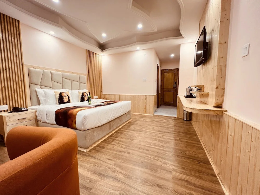 Hill River Resort By West Western -Property of the Year 2024-25 - Central Heated & Air Cooled, Near Mall Road