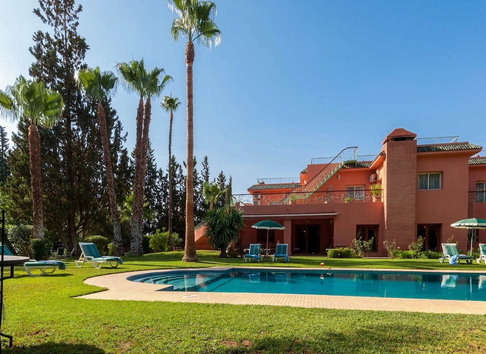 Charming villa in the heart of Marrakech palm grove