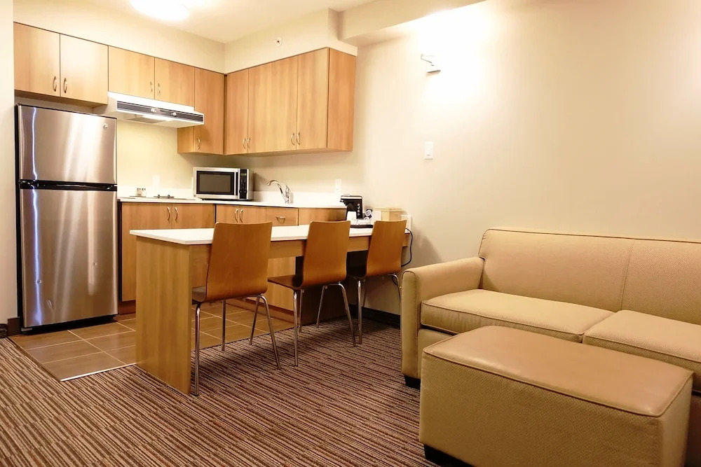 Microtel Casselman