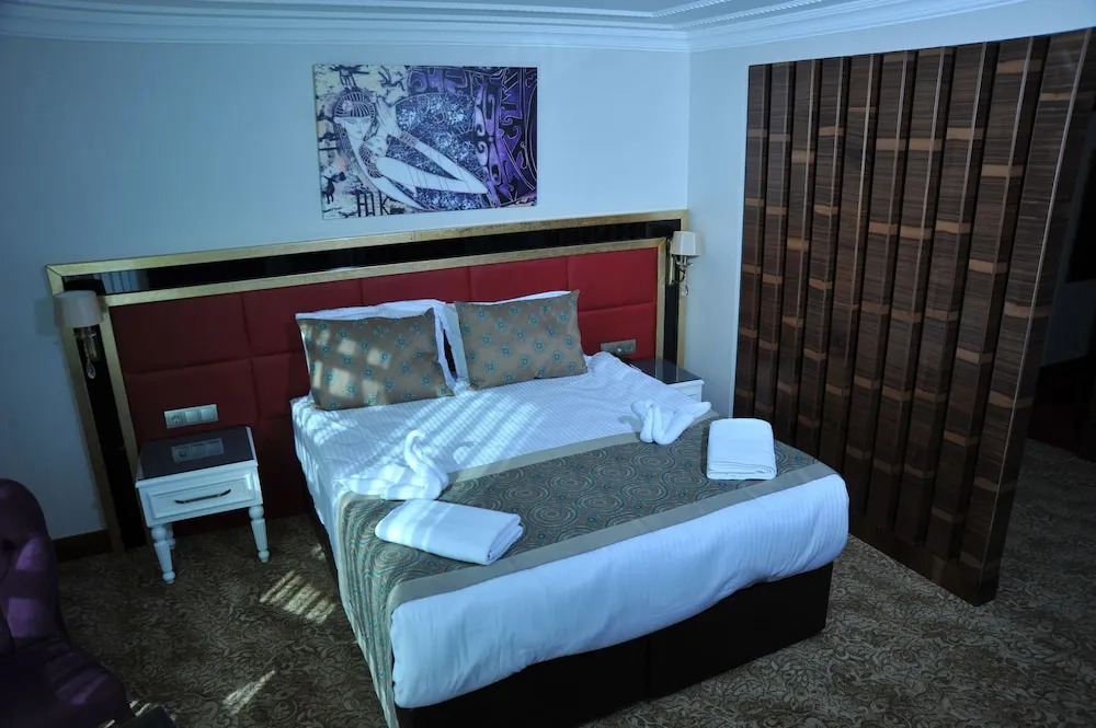 Asuris Hotel