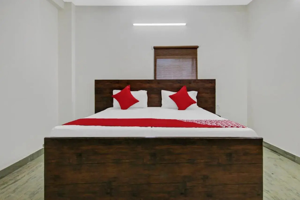 OYO Flagship 70198 Madhuban Residency