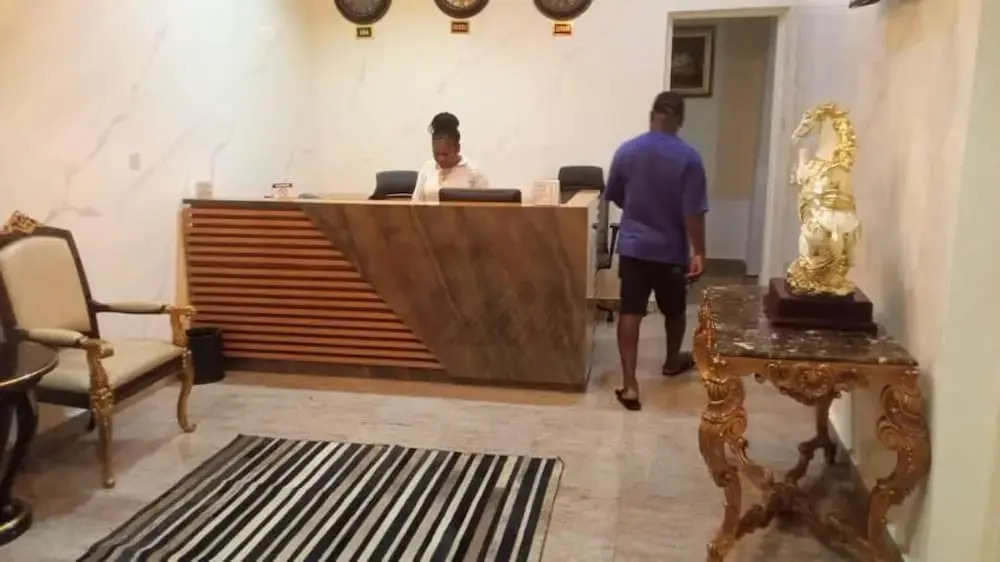Reina Villa Hotel