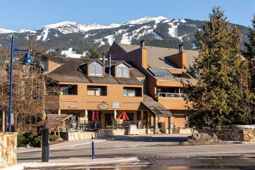 HS17 · Hearthstone Lodge - Hot tub - Village location
