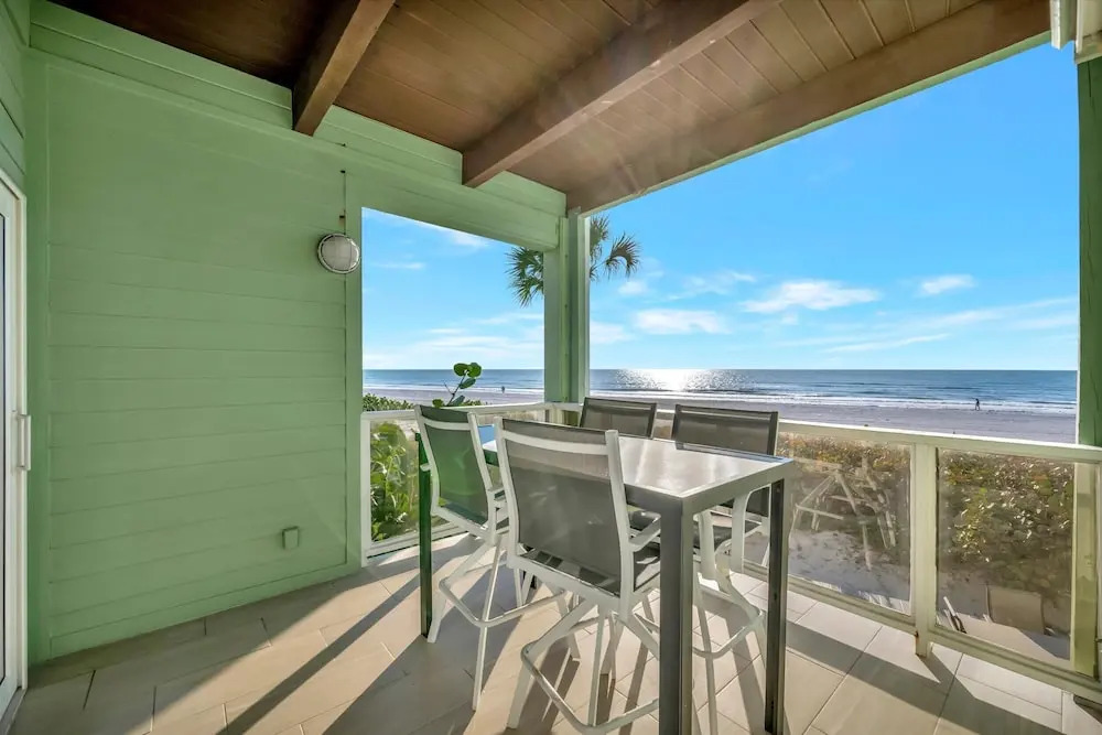 Beachfront Ocean Views Balcony Condo Sleeps 8