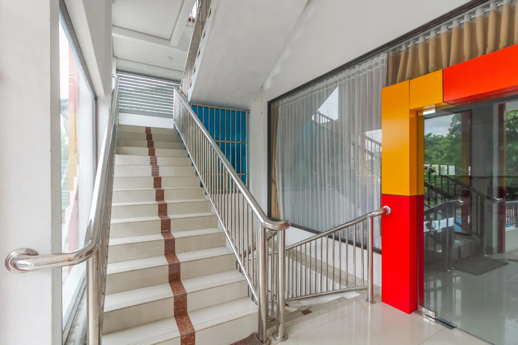 RedDoorz near RSU Suaka Insan