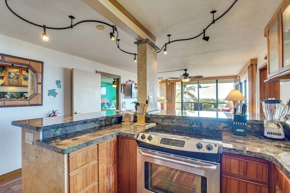 Penthouse Condo in Kona Pacific w/ Ocean Views!
