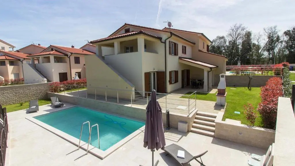 Charming villa Aurora with private pool 200m from the beach for up to 10 persons - WiiBuk