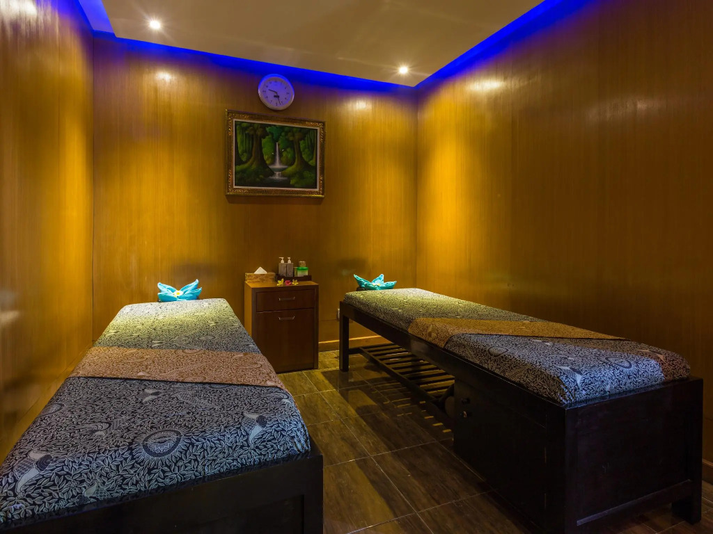 Bounty Hotel