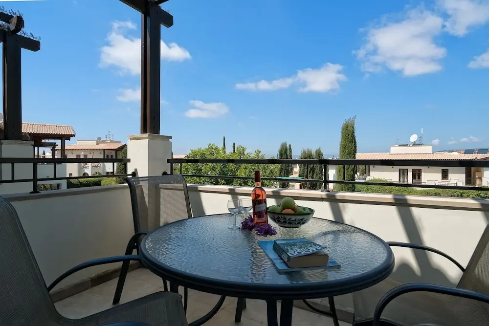 Charming 2 bedroom apartment 'DC11' - with communal pool and resort facilities, Helios Heights village on Aphrodite Hills Resort