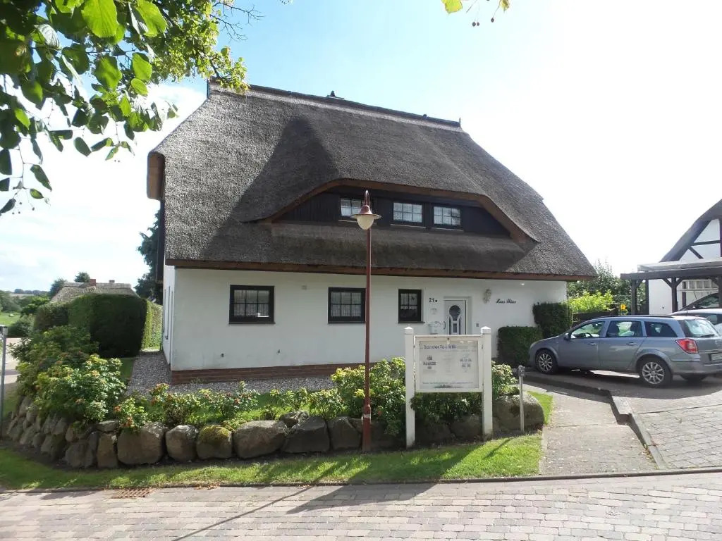 Ferienhaus Möwe, 2 Schlafzimmer, Balkon in Lancken Granitz