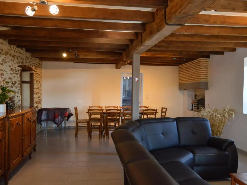 Grande ferme rénovée avec jardin et loisirs à proximité - FR-1-591-155