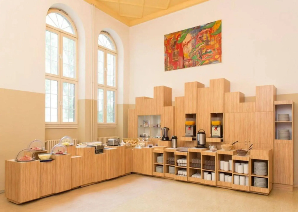 Three Little Pigs Hostel - Your Berlin Castle