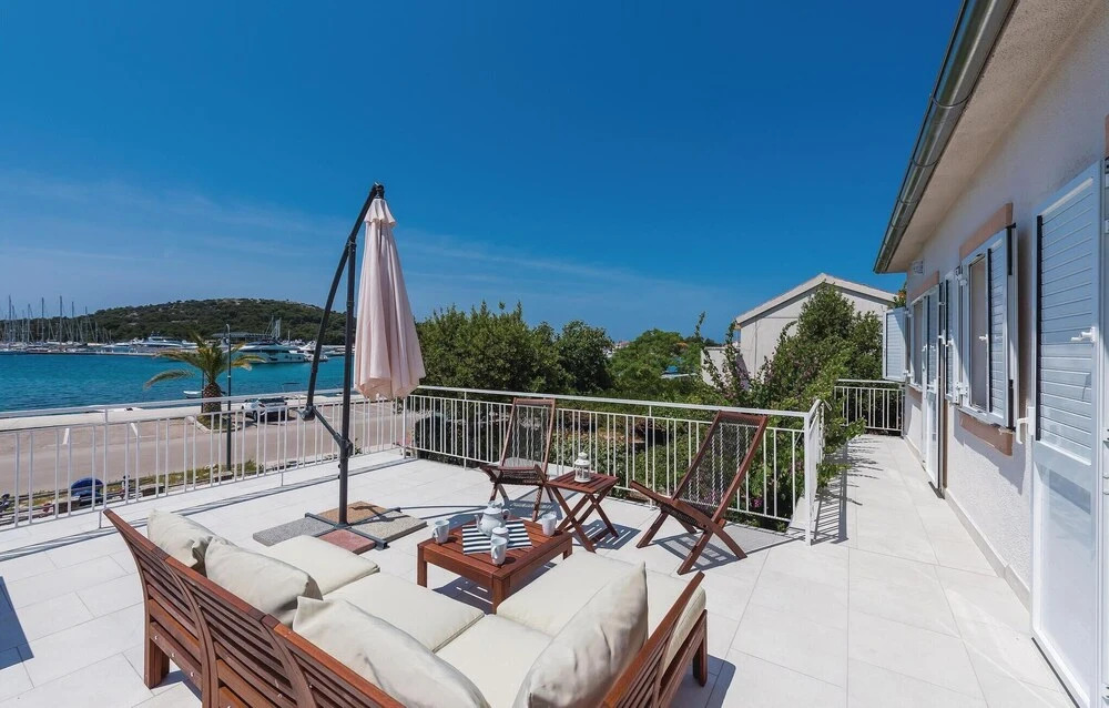 Amazing Home in Rogoznica With Wifi and 3 Bedrooms