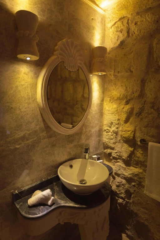 Solo Cave Suites