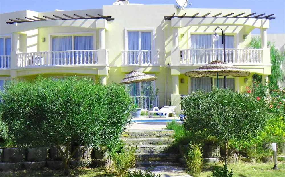 2 Bedroom Apartment Lake View 3 by Likya Global