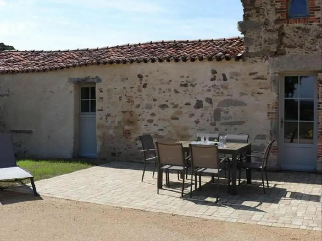 Gîte 18ème avec piscine couverte, terrasse et salle de jeux - 6 pers - FR-1-426-432