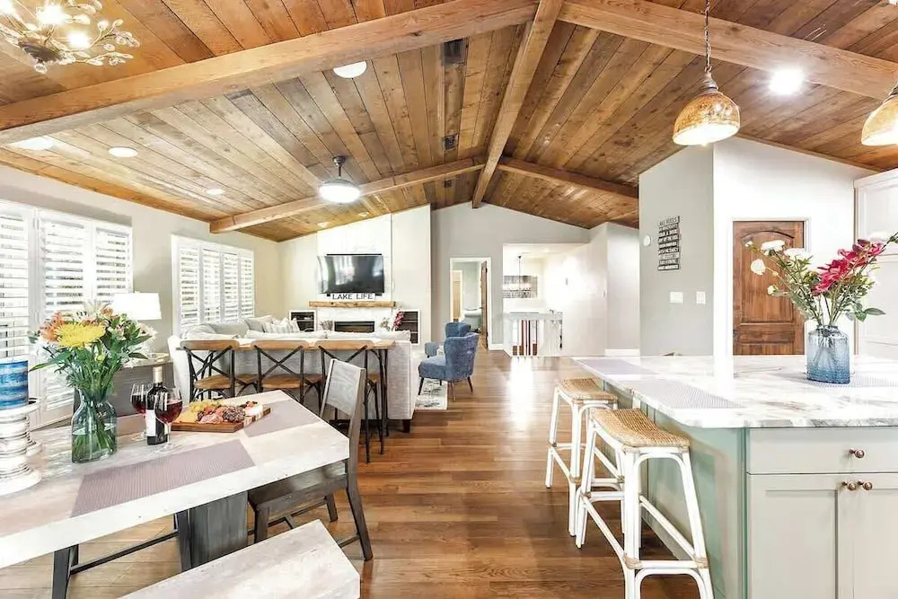 Luxury on Lake LBJ With Hot Tub Firepit & Boat Slip