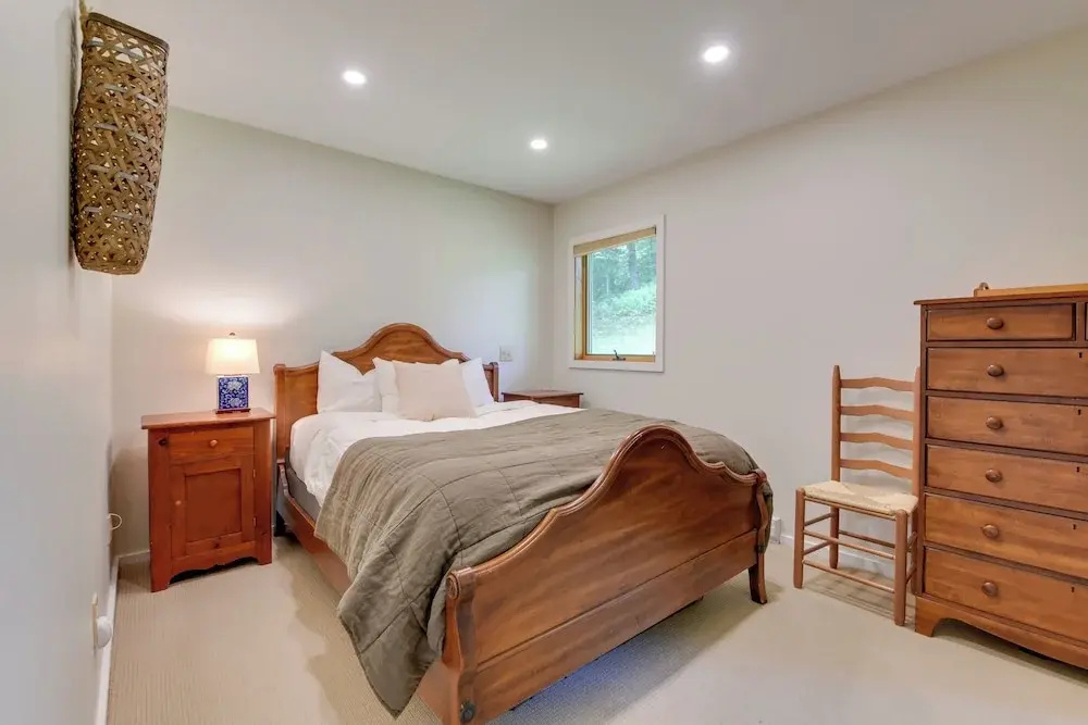 Indoor Hot Tub: Sugarbush Retreat on Lincoln Peak