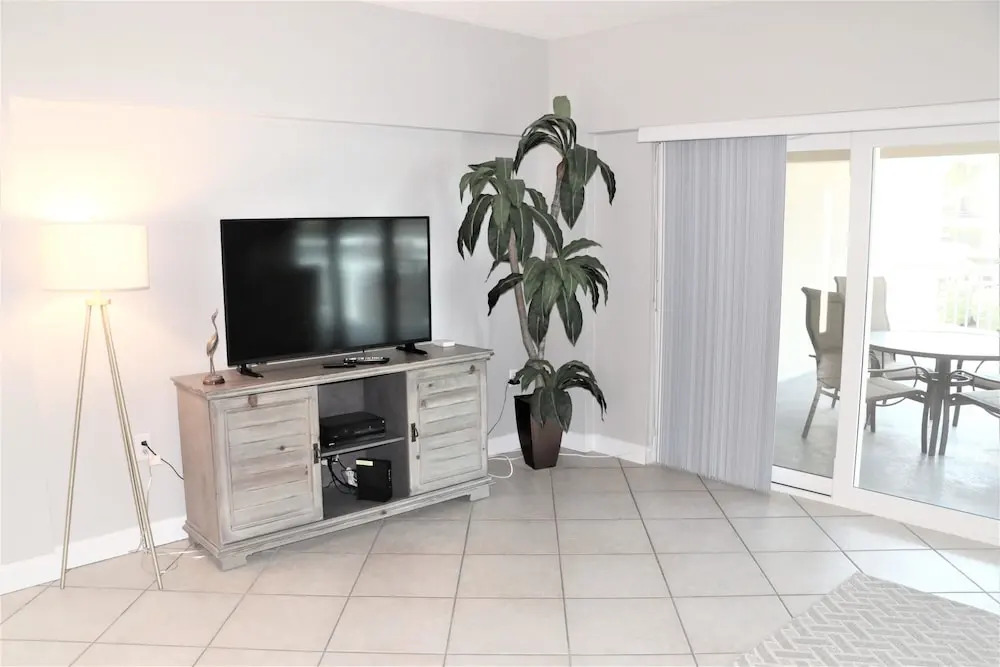 Jamaica Royale - T24 - 2 Br Condo