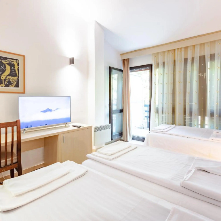Hotel Pela