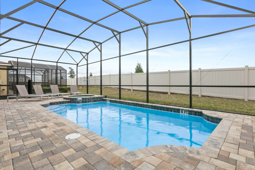 9 BD 6.5 BA Solara 1552 NP