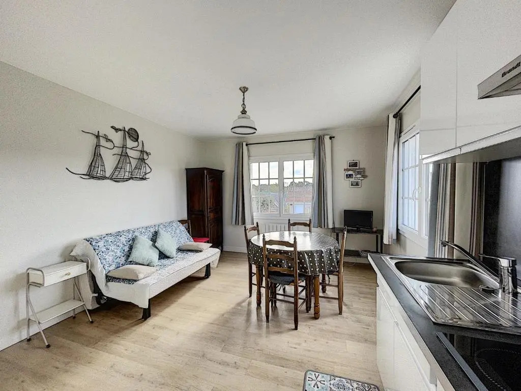 Appartement Jullouville, 2 pièces, 2 personnes - FR-1-361-37