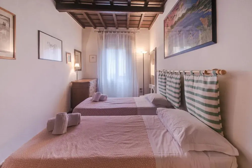 4 mins Walk to The Piazza del Duomo
