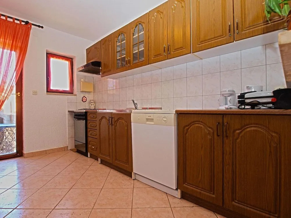 Apartment 1382