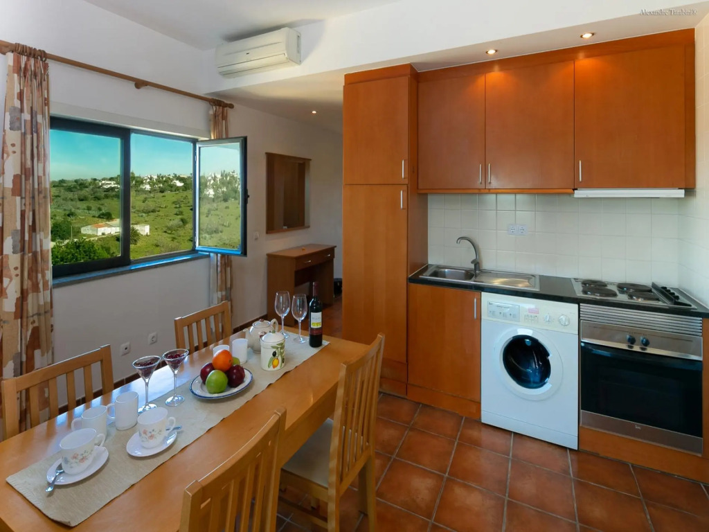 A22 - Mountain View & Seabreeze Apartment