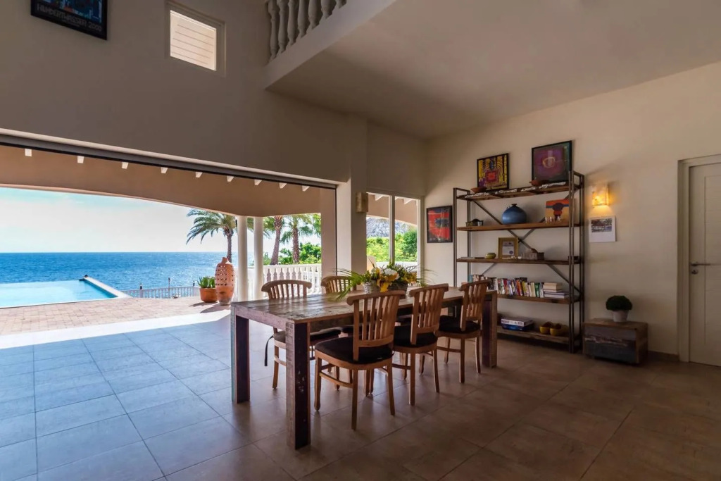 Spacious Ocean Front Mansion - Private Beach & Infinity Pool