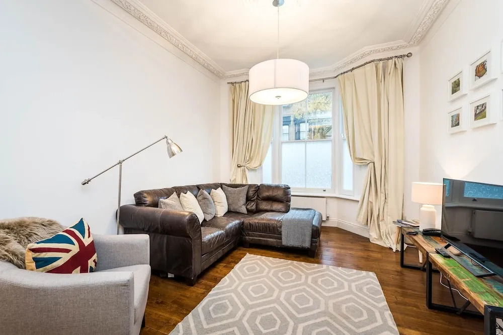 Stunning Spacious 4BD House With Garden - Sleeps 8