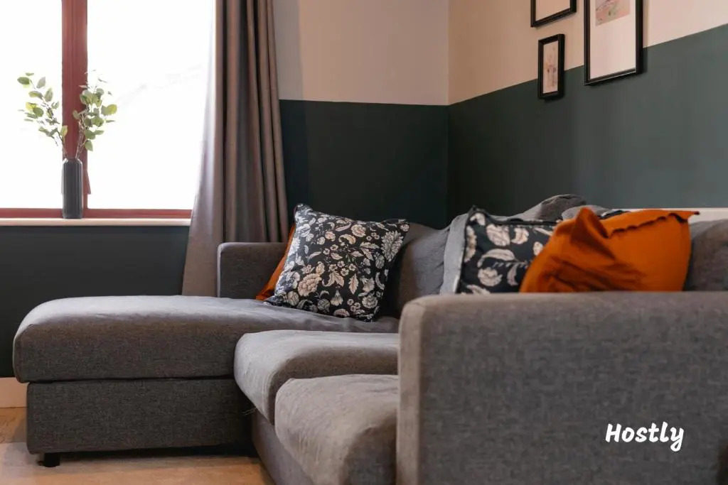 Wesley Gate Apartments - Building 3, by Hostly