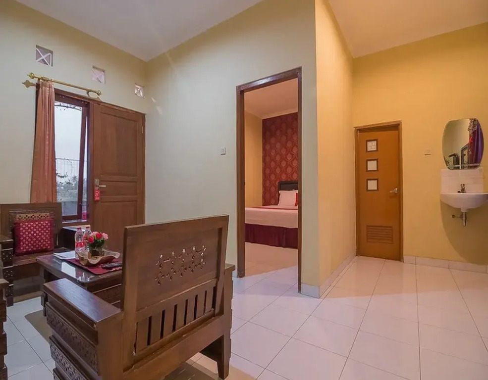 RedDoorz near Desa Wisata Kasongan