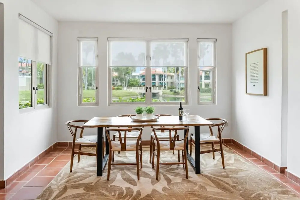 Upscale Villa in Gated Community Beach Access Yari