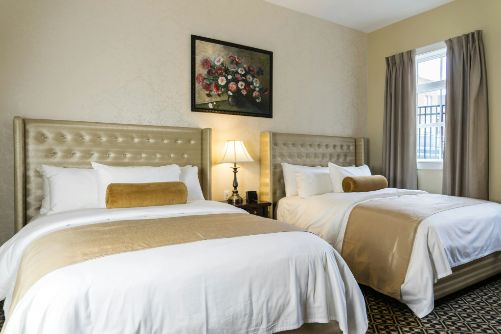The Mount Vernon Grand Hotel