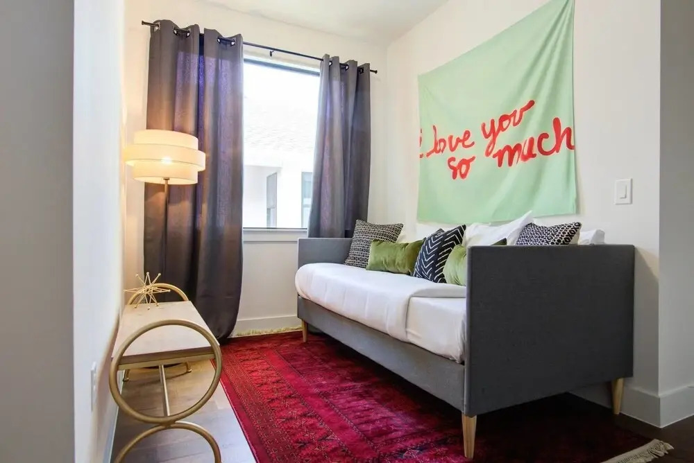 Divine 3br/2.5ba Downtown/east-side Home by Domio