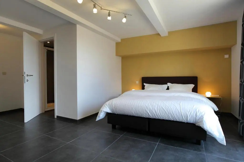 B&B Back2Front