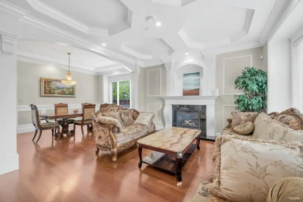 Oakridge Home