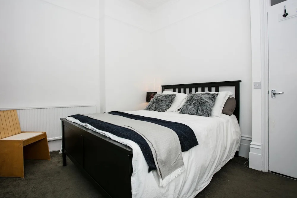 2 Bedroom Flat Accommodates 6 in Canonbury