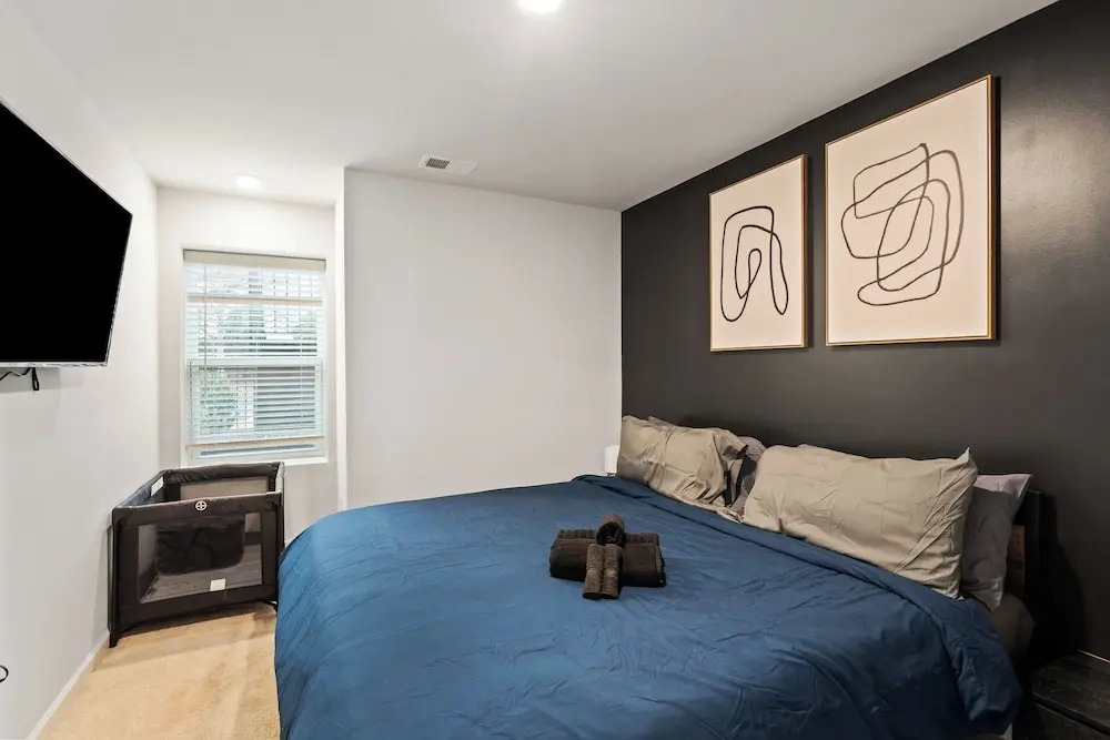 King 3BR Townhouse in Camp North End