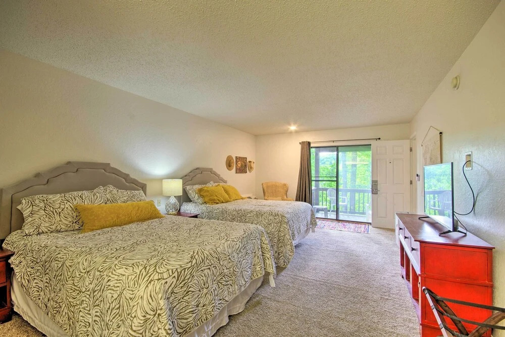Osage Beach Home w/ Private Hot Tub: Near Lake!