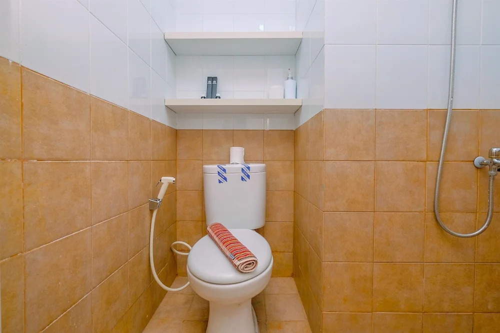 Fancy And Nice Studio (No Kitchen) At Green Pramuka City Apartment