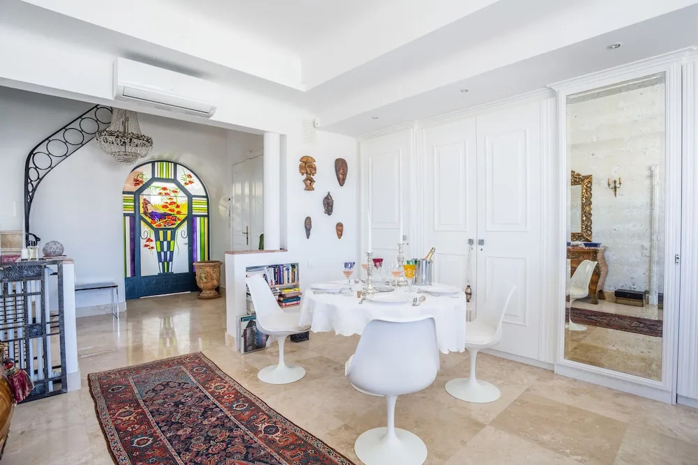 Art Deco Apartment terrace by Weekome