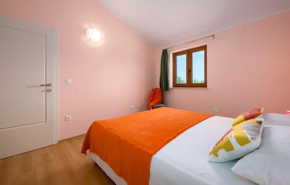 Three-Bedroom Holiday Home In Tinjan