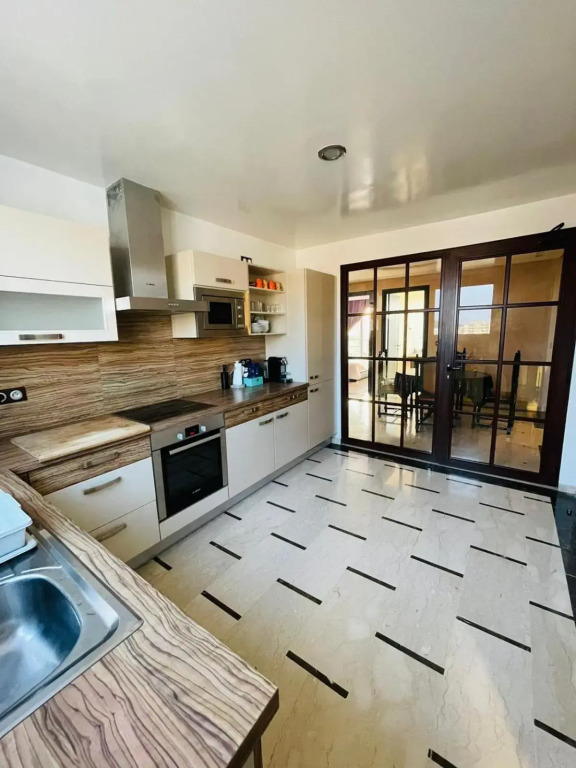 Very nice apartment near the city center & beach