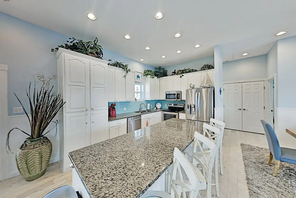 Great Home Located In A Wonderful Community In Royal Sands 5 Bedroom Home
